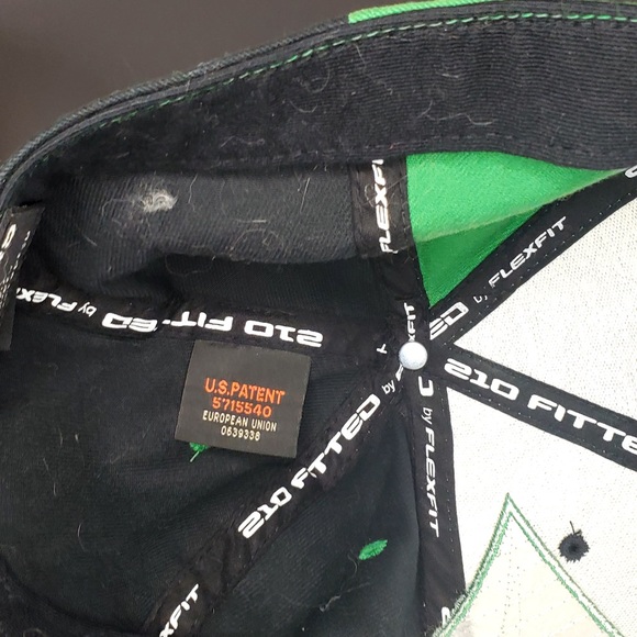 Flexfit Hat Black/ Green Skater Hat - Picture 3 of 4